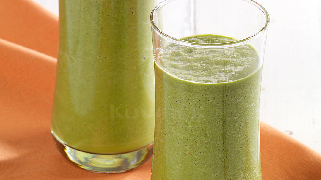 Spinach and Full-Ripe Persimmon Smoothie