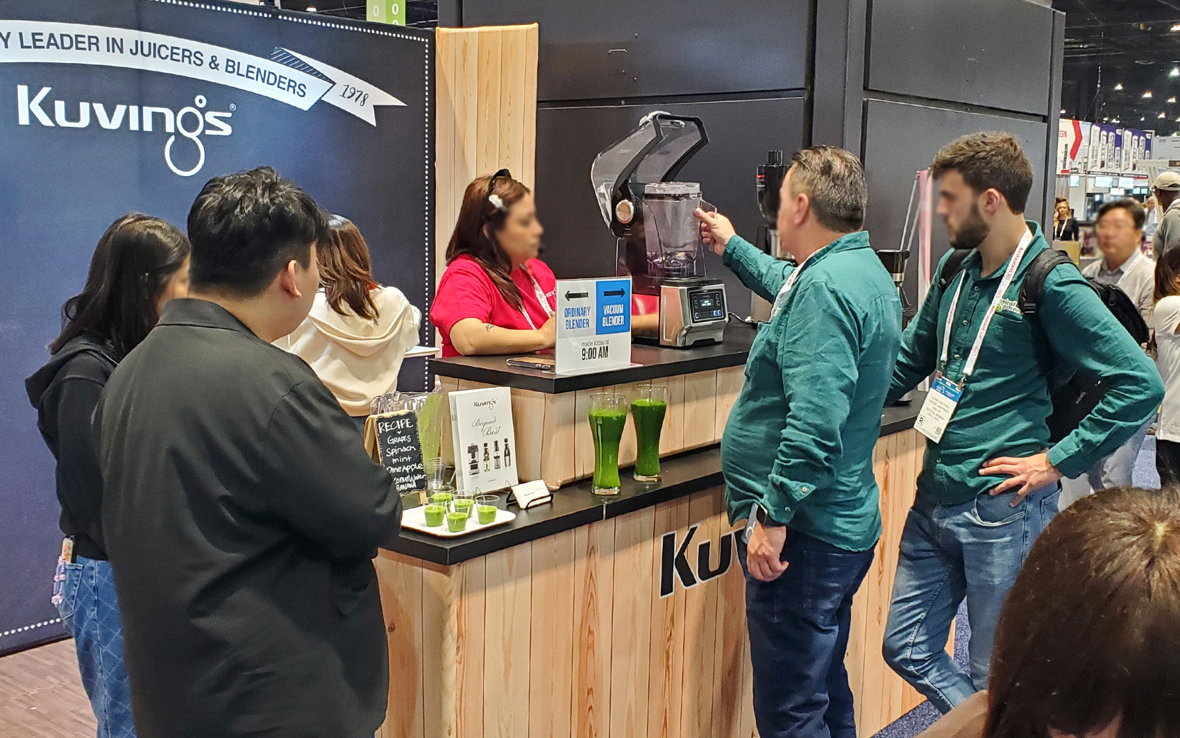 Kuvings Auto Vacuum Blender CB1000 at the NRA Show