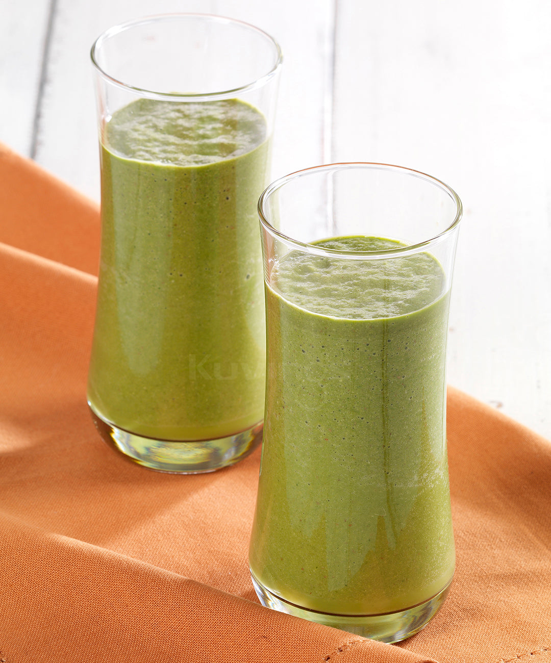 Spinach and Full-Ripe Persimmon Smoothie