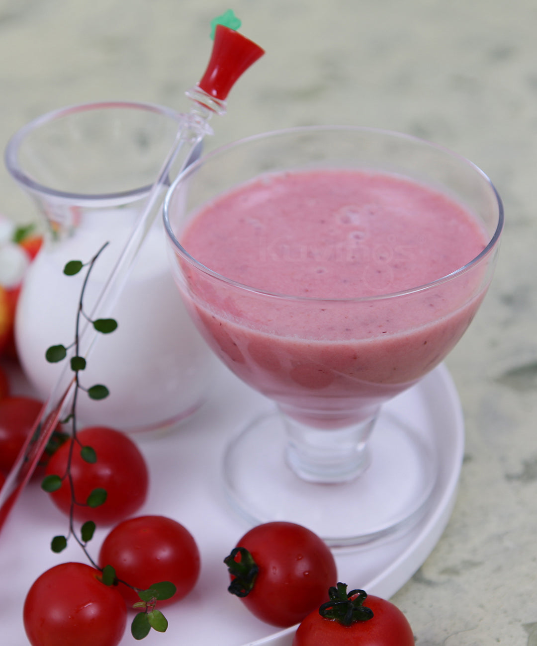 Juice with Tomato, Banana and Strawberry